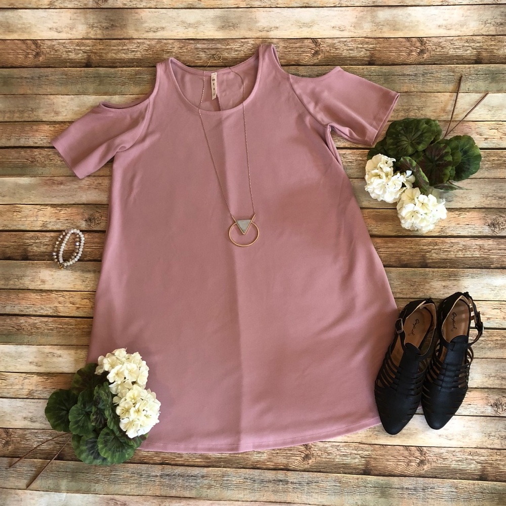 Short Sleeved Cold Shoulder Dress with Pockets!!